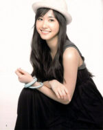 新垣結衣さんは出身地は沖縄でアイドルの宝庫の東京の高校を卒業。